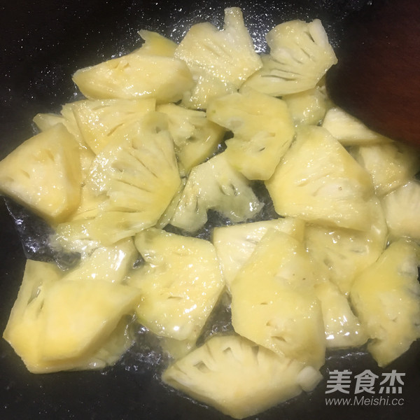 Stir-fried Pork with Pineapple recipe