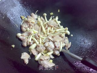 Stir-fried Pork with White Jade Mushroom recipe