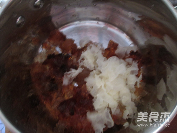 Cranberry Peach Gum White Fungus Soup recipe