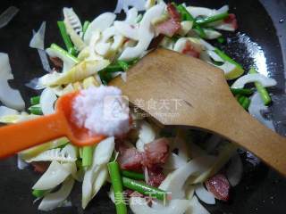 Stir-fried Lebanese with Garlic and Bacon recipe