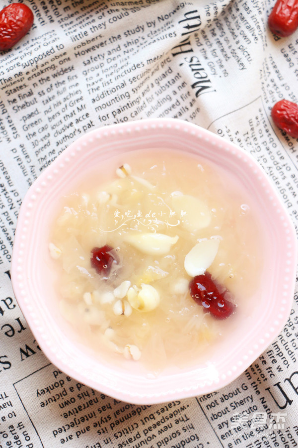 Lotus Seed Lily White Fungus Soup recipe