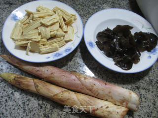 Stir-fried Yuba with Black Fungus and Bamboo Shoots recipe