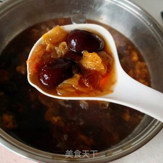 Stewed Tremella with Saponaria and Peach Gum recipe