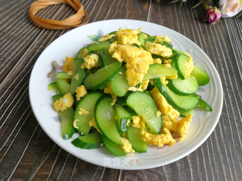 Scrambled Eggs with Fruit and Cucumber recipe