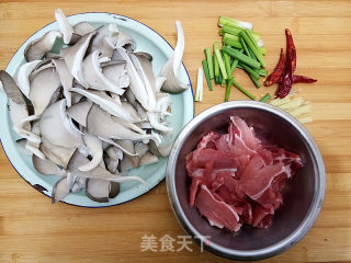 Stir-fried Fresh Mushrooms with Sliced Pork recipe