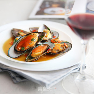 Is The Exquisiteness of French Mussels Your Goal for The New Year? recipe