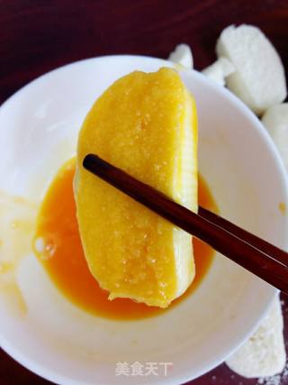 Golden Steamed Bun Slices recipe