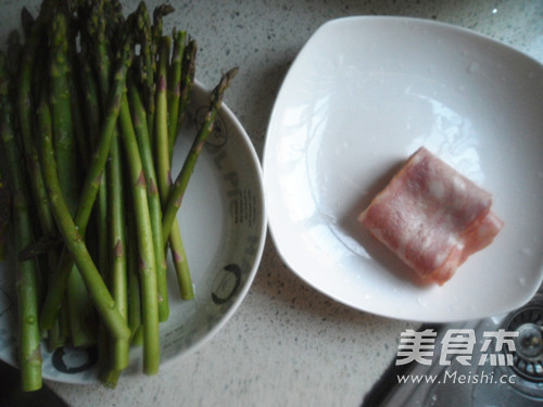 Bacon and Asparagus Rolls recipe