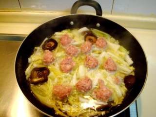 Mushroom and Cabbage Boiled Meatballs recipe