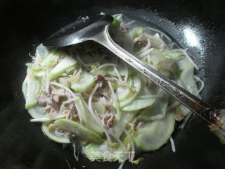 Lean Pork Shreds and Mung Bean Sprouts Stir-fried Night Blossoms recipe