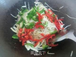 Stir-fried Bean Curd with Double Pepper Bean Sprouts recipe