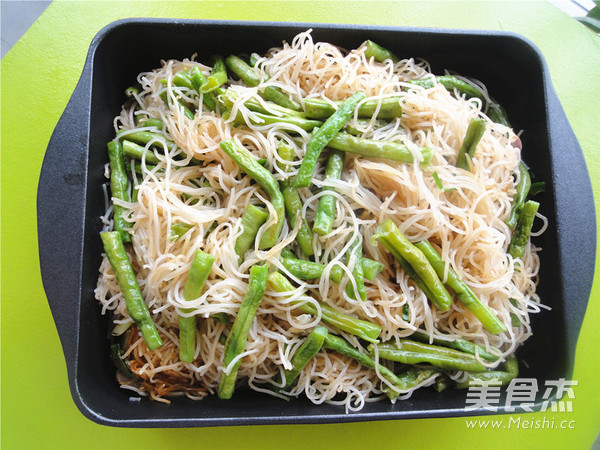 Fried Rice Noodles with Beans recipe