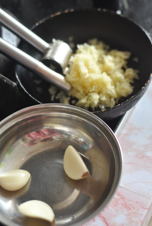 Knuckles with Secret Garlic Sauce recipe