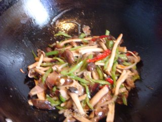 Stir-fried Bacon with Tea Tree Mushroom recipe