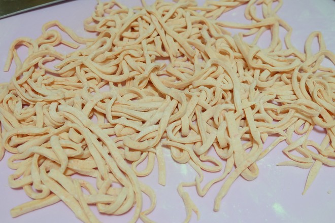 Hand-rolled Noodles with Egg Sauce and Carrots recipe