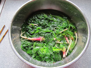 Red, Yellow, White and Green Who Do You Love More--the Protagonist is Spinach recipe