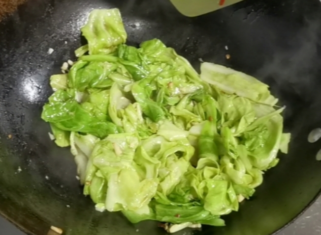 Stir-fried Cabbage with Bean Sauce and Chili recipe