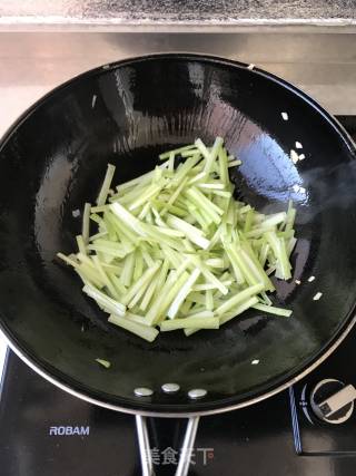 Vegetarian Stir-fried Celery Shreds recipe