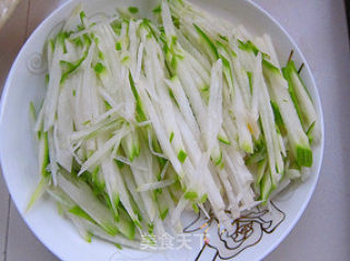 Yucui Shredded Pork with Stropharia recipe