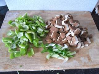 Stir-fried Dried Tofu with Green Peppers recipe