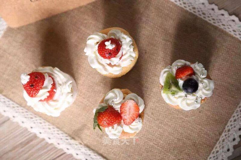 Fruit Cupcakes (funky Santa Claus)