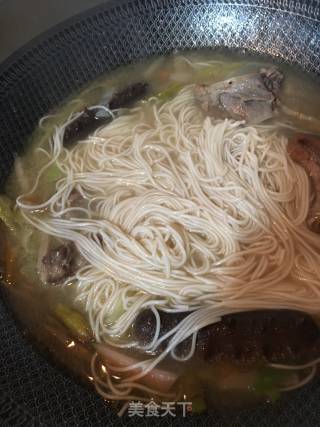 Kimchi Ribs Sea Cucumber Noodles recipe