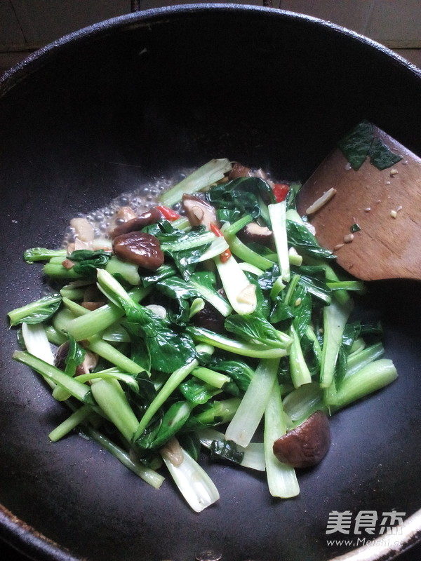 Stir-fried Rape with Mushrooms recipe