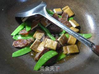 Stir-fried Spicy Sausage with Snow Beans recipe