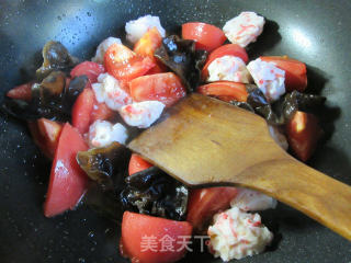 Sauteed Shrimp Balls with Black Fungus and Tomato recipe