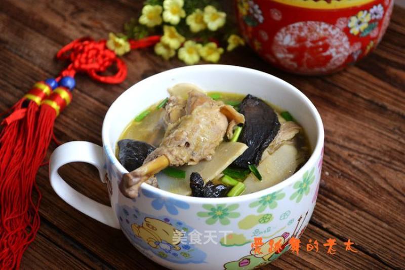 Stewed Hen with Boletus and Winter Bamboo Shoots recipe