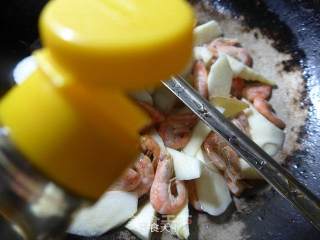 Stir-fried Shrimp with Zizania Root recipe