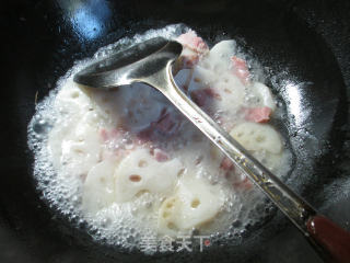 Stir-fried Lotus Root with Bacon and Cabbage recipe