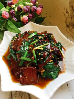 Stir-fried Pork Blood with Leeks recipe