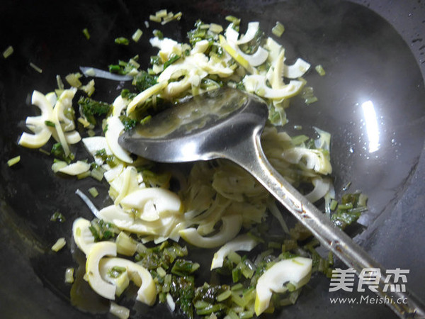 Pickled Vegetable Clam Soup with Bamboo Shoots recipe