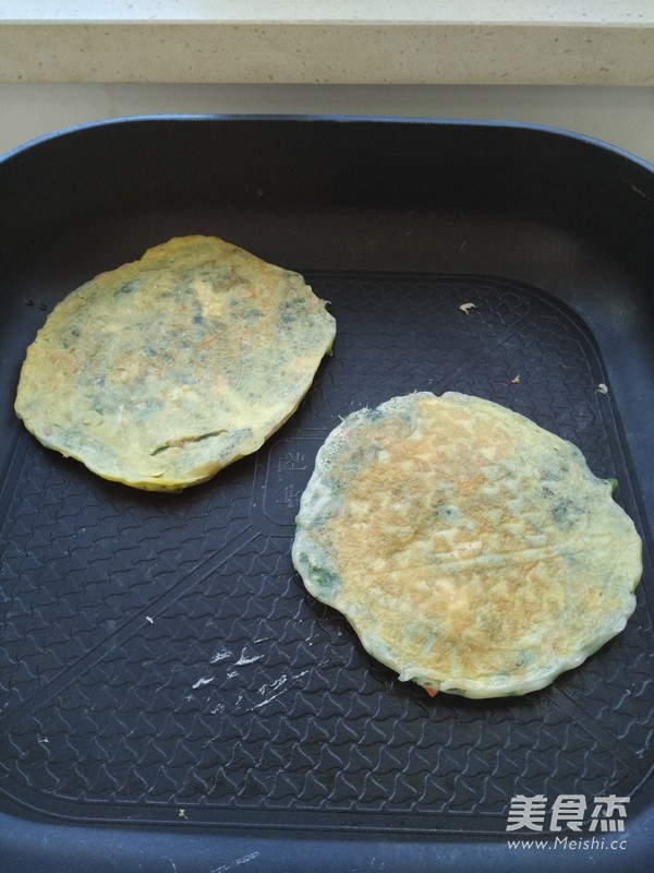 Garland Chrysanthemum and Carrot Omelette recipe