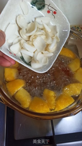 Peach Gum Yellow Peach Lily Soup recipe