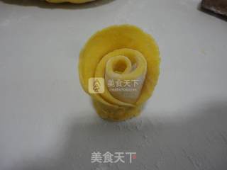 Pumpkin Yellow Rose Buns recipe