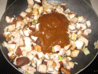 Mushroom Meat Sauce recipe