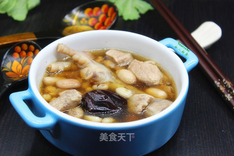 Black-eyed Peanut Chicken Feet in Clay Pot recipe