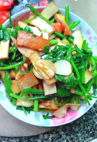 Fried Celery with Dried Tofu recipe