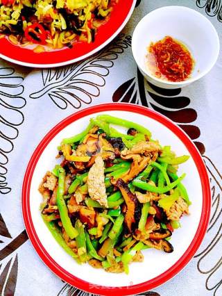 Green Pepper and Shiitake Pork Slices recipe