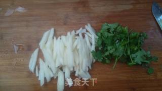 Stir-fried Shredded Pork with Sydney Cilantro recipe