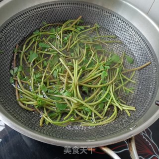 Stir-fried Portulaca Stem with Pork Tongue recipe