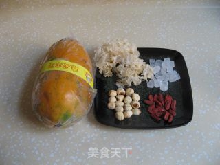 Papaya Tremella and Lotus Seed Soup recipe