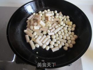 Stir-fried Lotus Root Strips with Lotus Seeds and Rice recipe