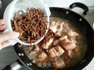 Braised Pork with Beans and Red Beans recipe