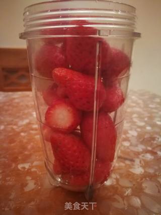 Yogurt Strawberry Milkshake recipe