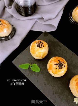 Enjoy Mid-autumn Festival and Reunion~【golden Egg Yolk Pastry】 recipe