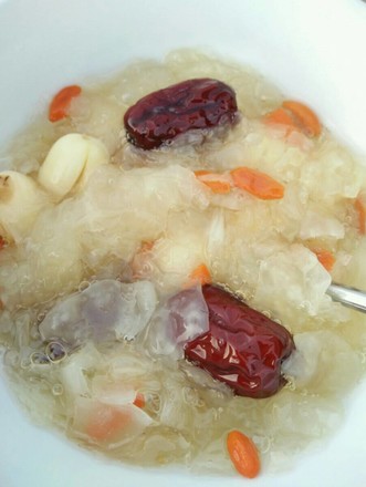 Tremella, Lotus Seed, Saponified Rice, Peach Gum, Red Dates, Cranberry Soup