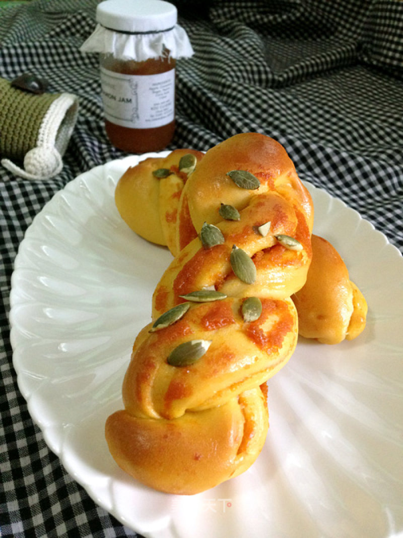 Pumpkin Twisted Bread